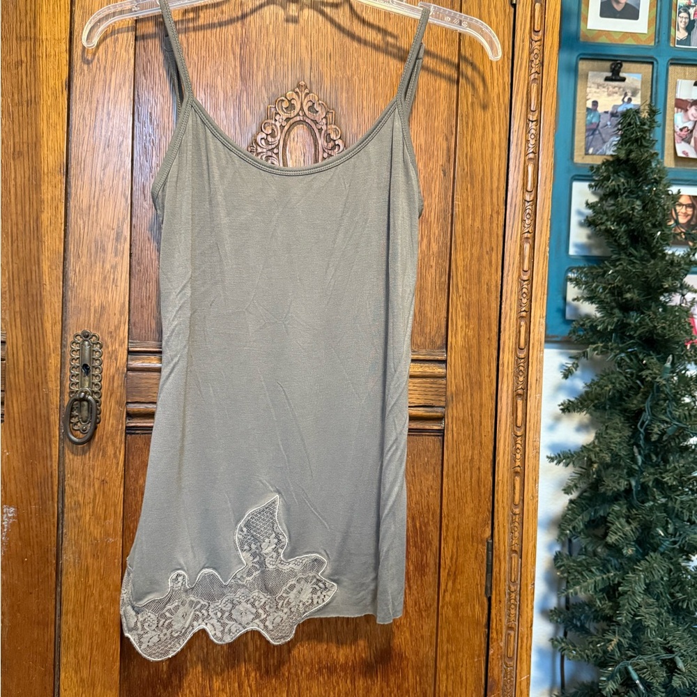 Elegant Lace Trim Tank Top